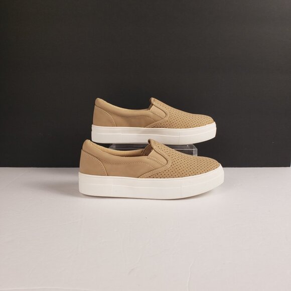 Soda Sz 7 Tan Slip On Vented Comfort Walking Womens Shoes Leisure - Picture 2 of 11